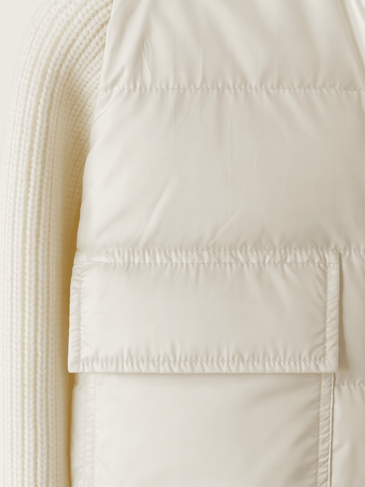 Kurtka puchowa z wełnianymi rękawami